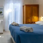 マント Mykonos Town