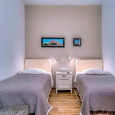 Manto Hotel 2*